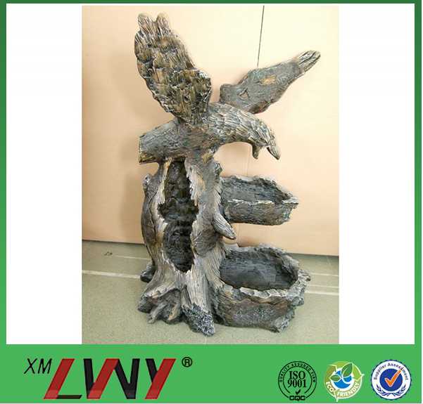 Specialized decoration eagle water standing resin garden fountain