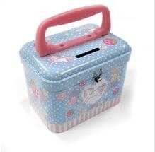 handle and lock on lunch tin box