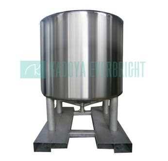 1500L stainless steel cosmetic storage tank in factory