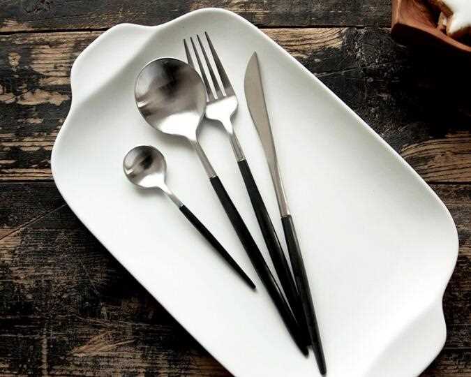 Mirror polish black handle cutlery set