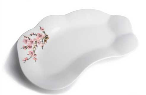 Round deep white with flower pattern porcelain plate