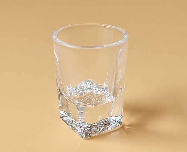 Transparent thick bottom shot water glass