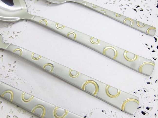 Golden-Plated Cutlery With The Circle Pattern Handle 