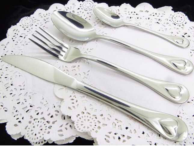 Manufacturer Stocked Cutlery With Heart Desigh Handle