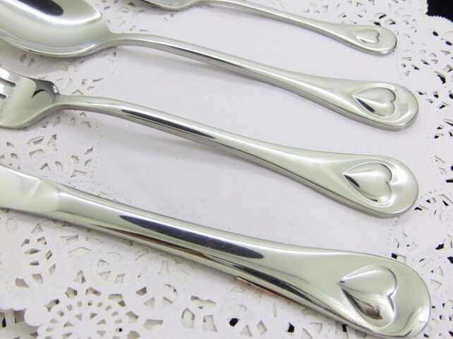 Manufacturer Stocked Cutlery With Heart Desigh Handle