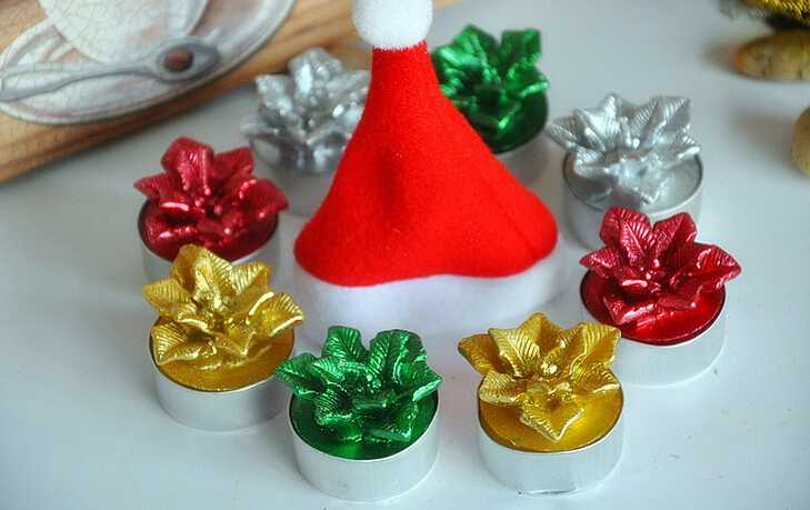 Flower shaped christmas tealight candle with 4 colors
