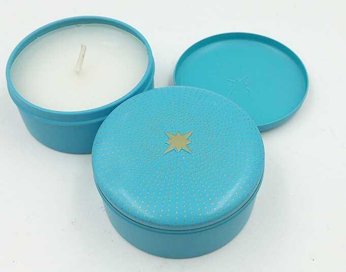 White classic small size candle with tin can