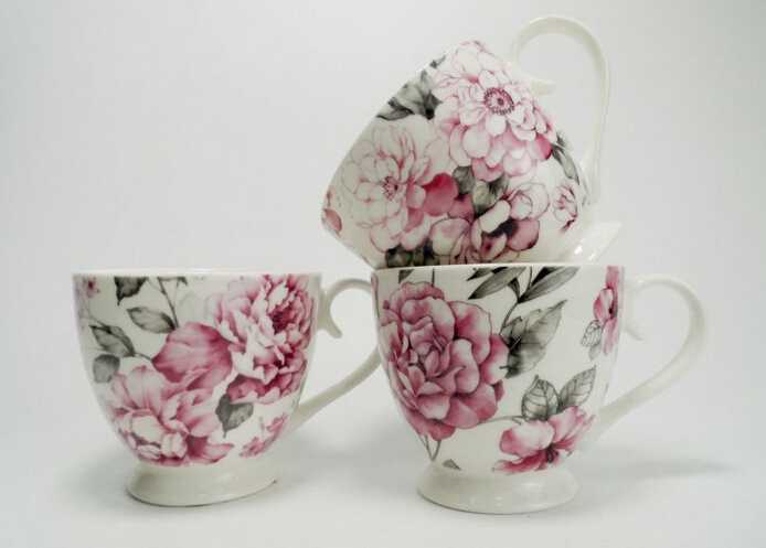 European Style Ceramic Mug With Footed Tumbler