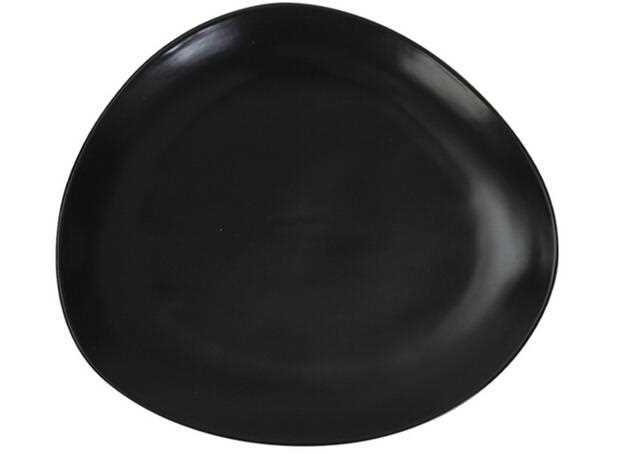 Matt glazed ceramic plate with fluently bodyline