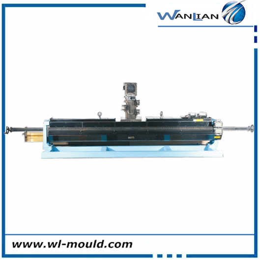 Extrusion die for plastic film and sheet