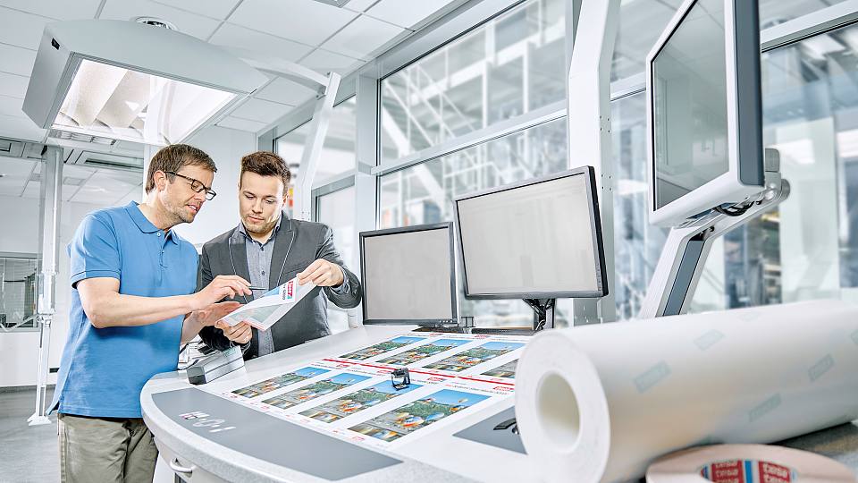 Paper or film splicing and flexo plate mounting tapes are a few examples from our complete range for web material production and processing.