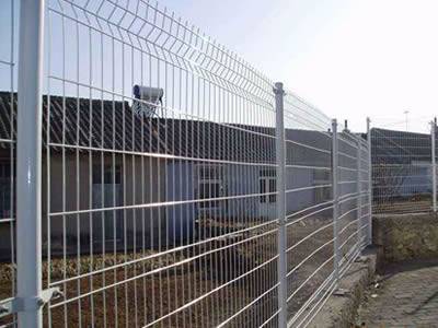 Welded razor wire fence