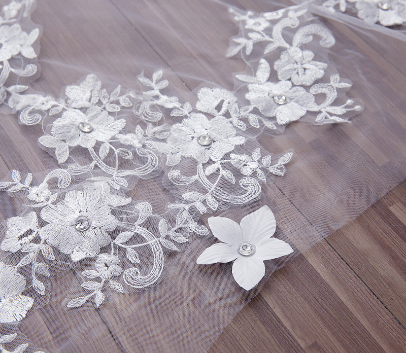 2018 Lace Appliqued Crystal Beaded Wedding Bridal Veils Long for sale