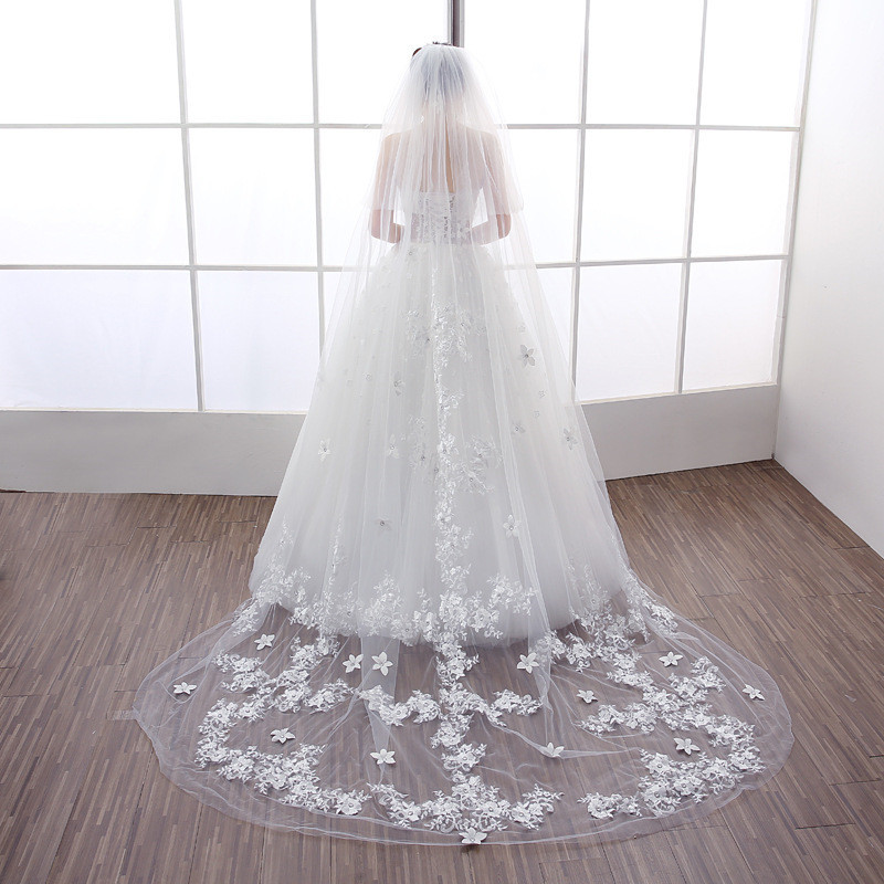 2018 Lace Appliqued Crystal Beaded Wedding Bridal Veils Long for sale