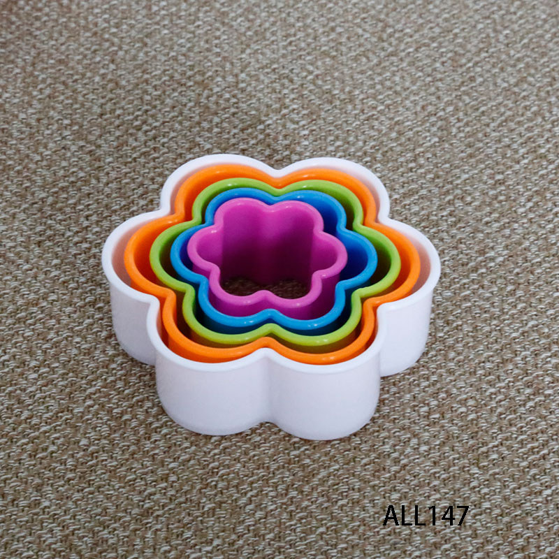 new fresh funny heart shape LFGB plastic cutter cake mould for sale