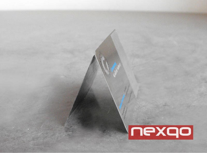 Credit card size embossed serial number gold pvc plastic cards sale