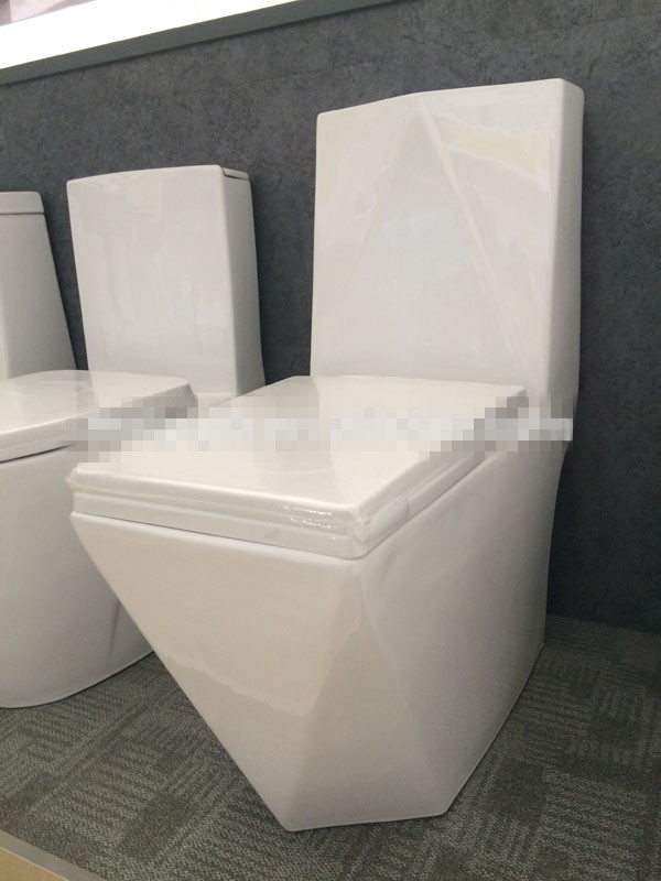 Hotel Sanitary Ware Soft Closing Cover One Piece Toilet For Sale