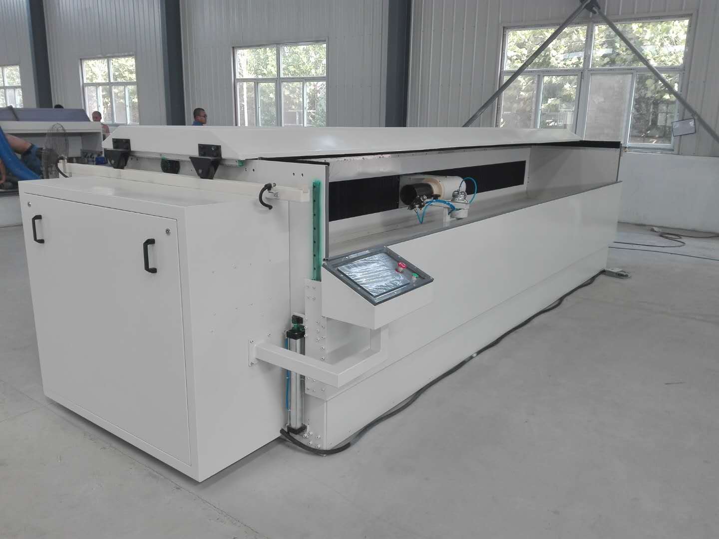 Coating machine for the embossing cylinder