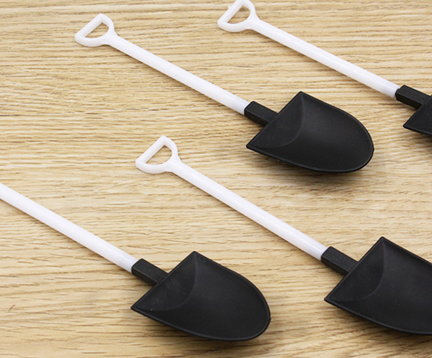 Fancy Unique Disposable Black Spade Frozen Dessert Spoon For Icecream